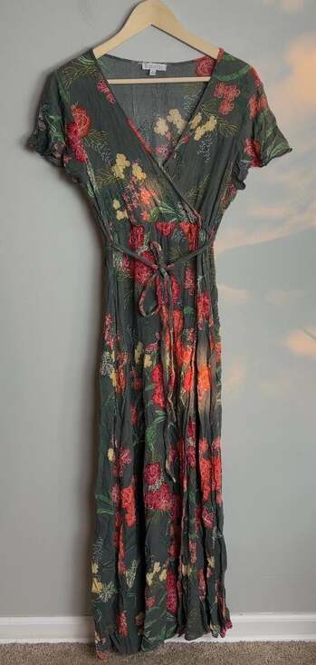 Patrons of Peace Dresses & Skirts - Patrons of Peace Floral Wrap Maxi Dress Size Medium Rayon Short Sleeve Women’s